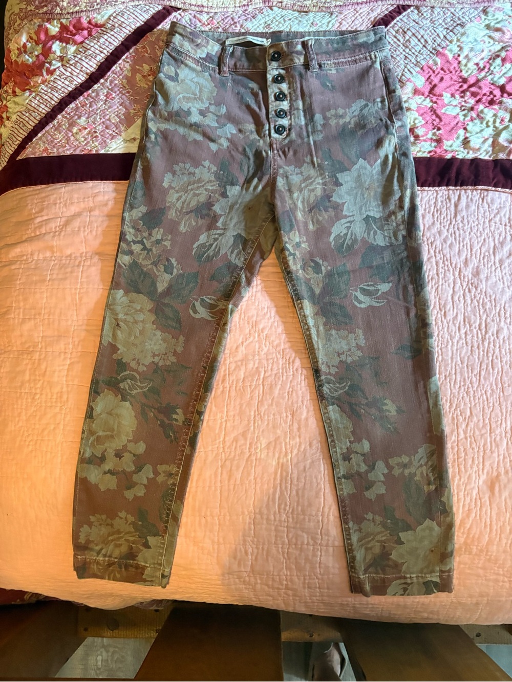 Floral Button-Fly High-Rise Jeans in Dusty Rose and Sage Pilcro size 29 - Picture 2 of 4